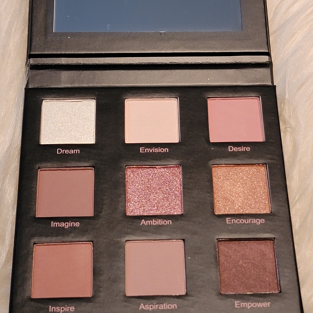 New REALHER Eyeshadow Palette  - Dream So Big